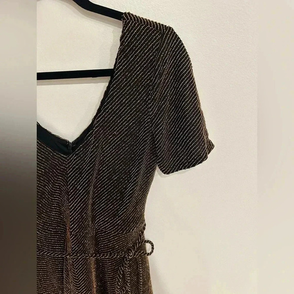 NWOT LEITH gold pin stripe fit & flare flutter sleeve v neck tie belt dress XS-M - Picture 14 of 15